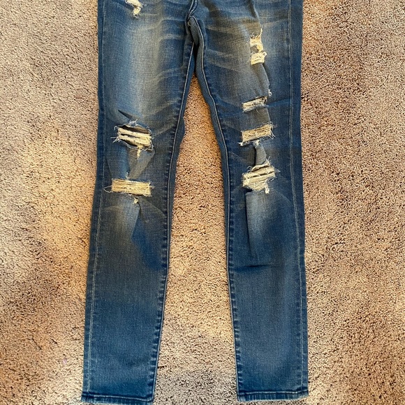 NWT RIPPED JEANS - Picture 4 of 4